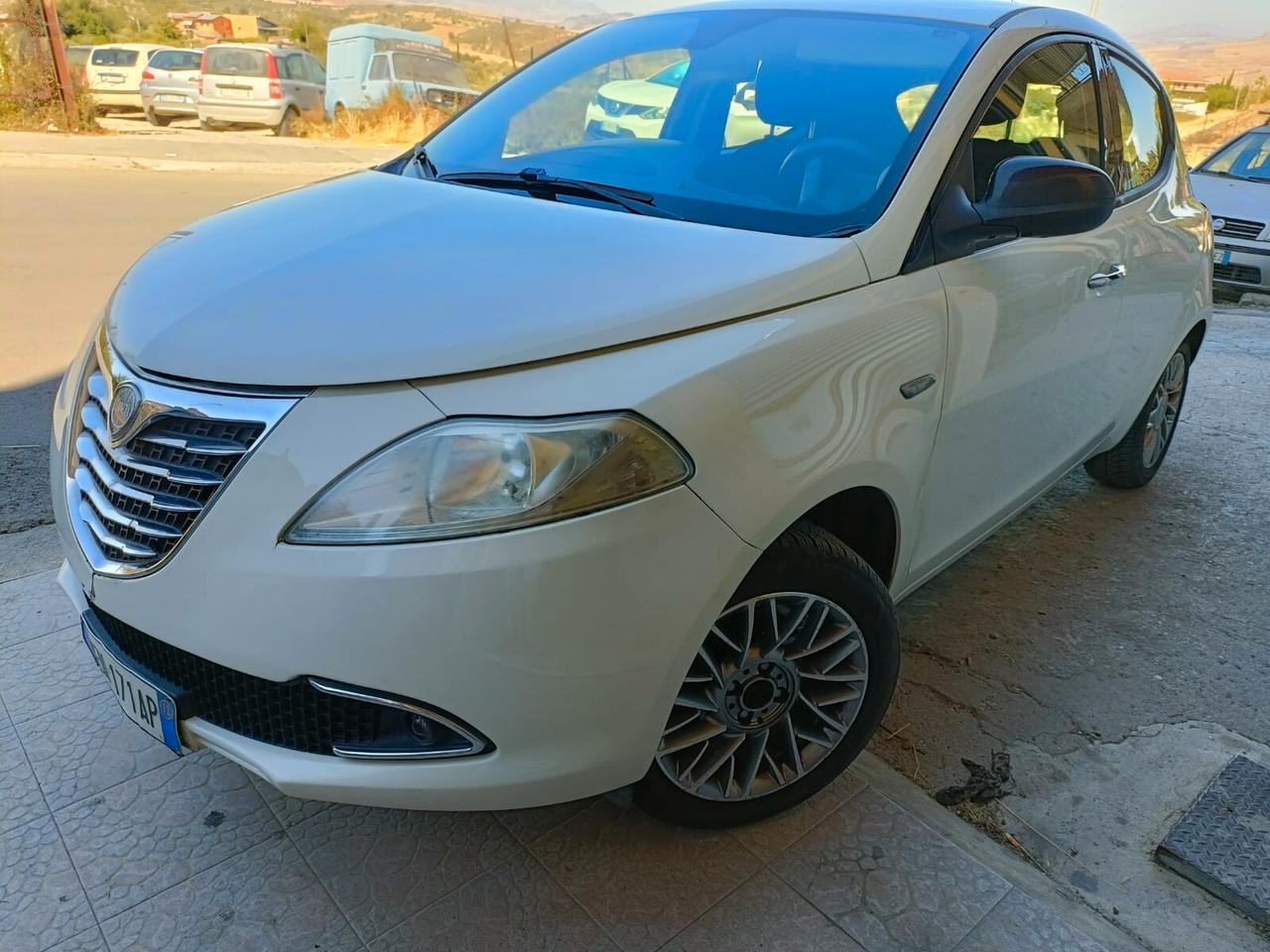 Lancia Ypsilon 1.2 Gold - 2012