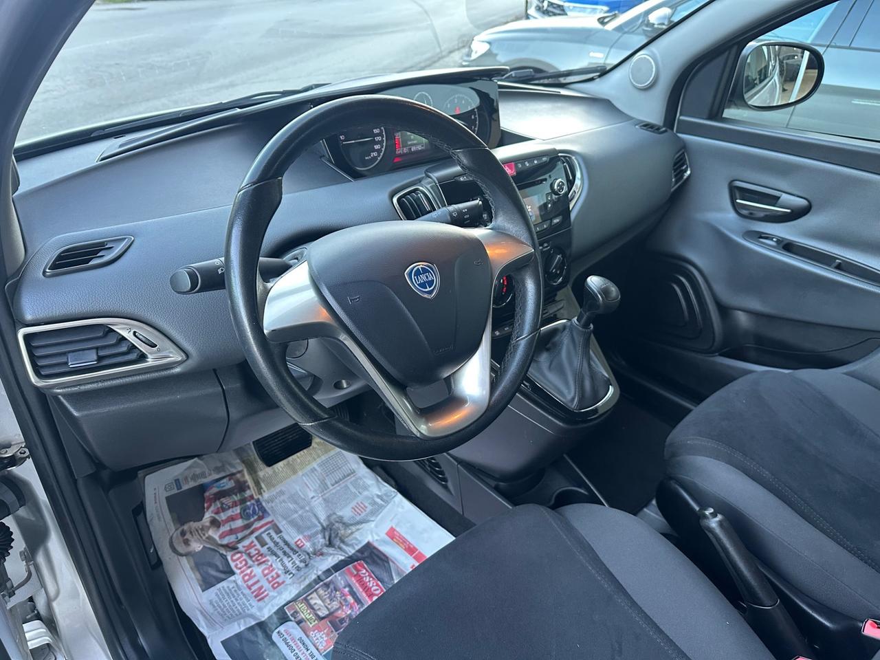 Lancia Ypsilon 0.9 TwinAir 85 CV 5 porte S&S Platinum GPL