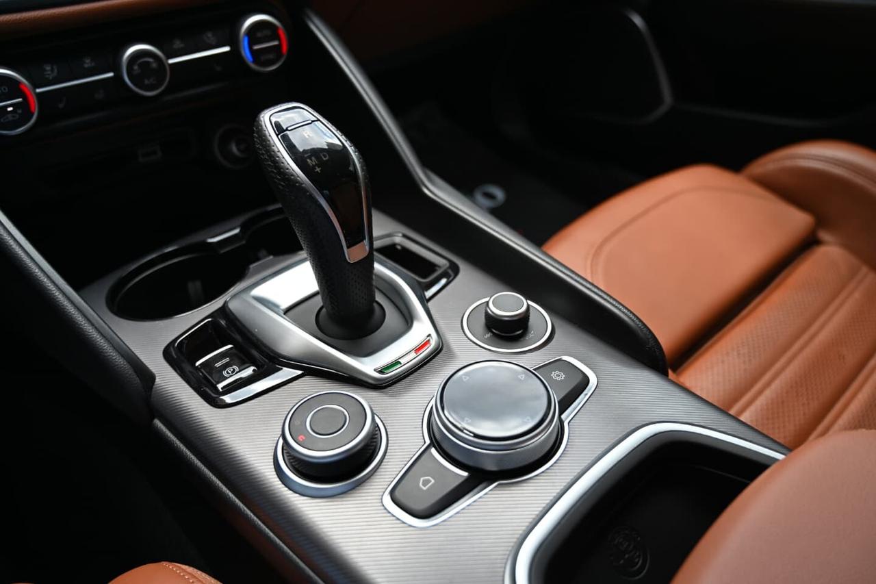 Alfa Romeo Giulia 2.2 Turbodiesel 210 CV AT8 AWD Q4 Veloce