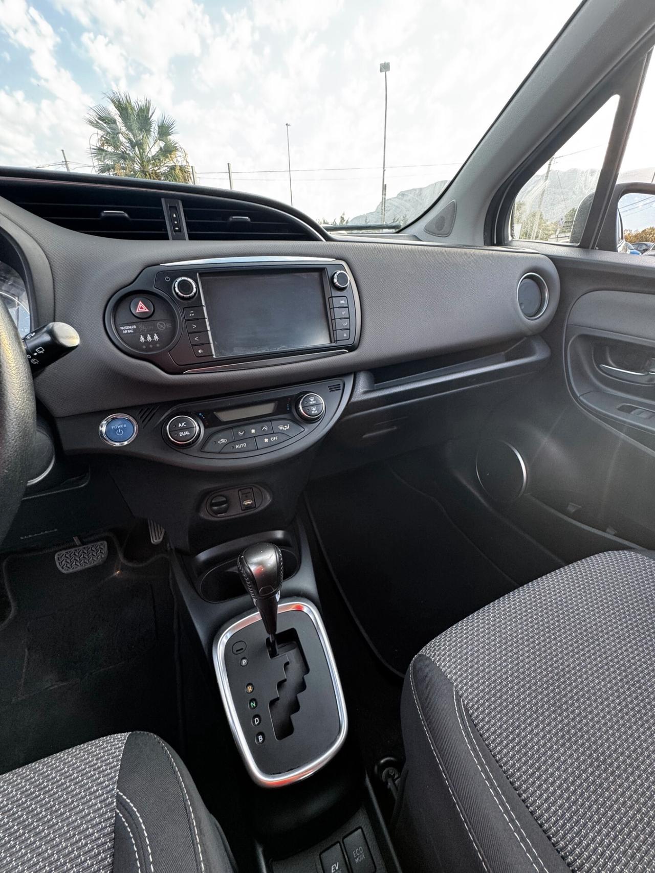 Toyota Yaris 1.5 Hybrid 5 porte Business