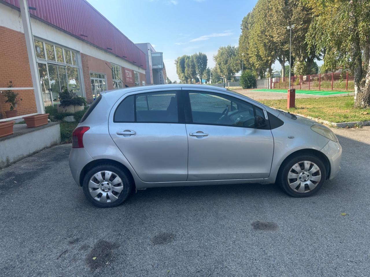 Toyota Yaris 1.0 5 porte