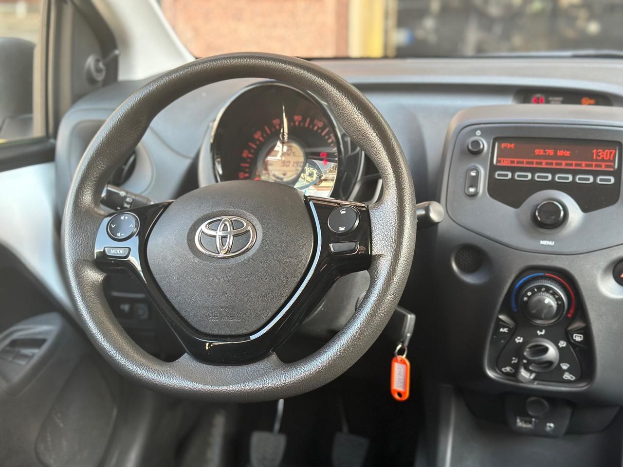 Toyota Aygo Connect 1.0 VVT-i 72 CV 5 porte x-play