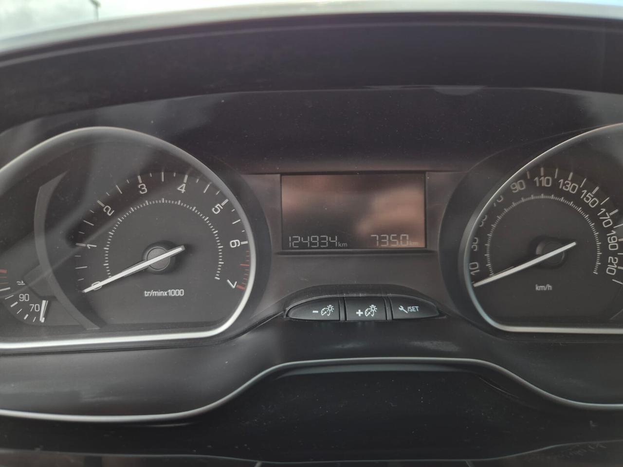 Peugeot 208 PureTech 82 5 porte Allure
