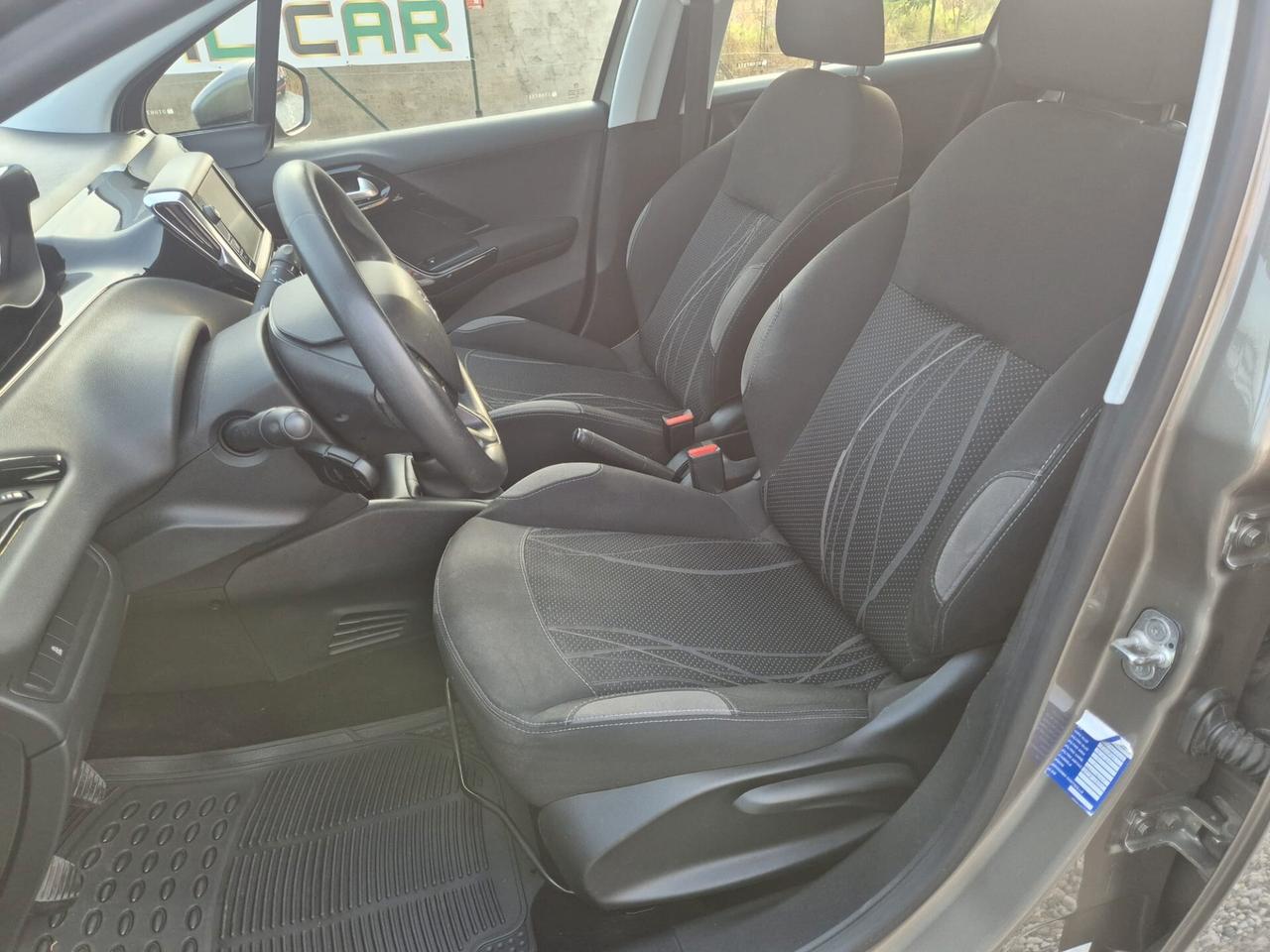 Peugeot 208 1.2 benzina 82 CV 5 porte