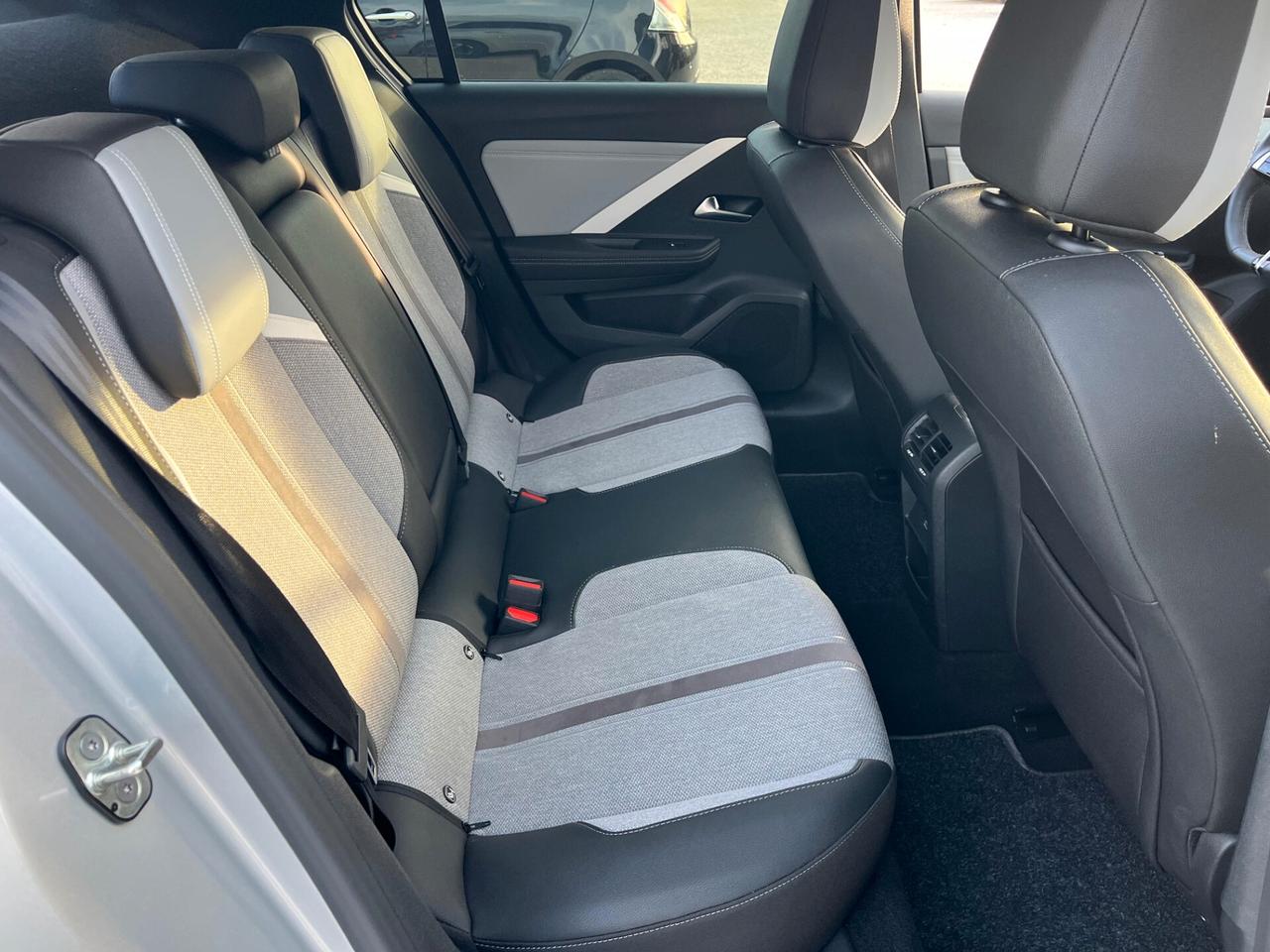 Opel Astra 1.2 Turbo 130 CV Elegance