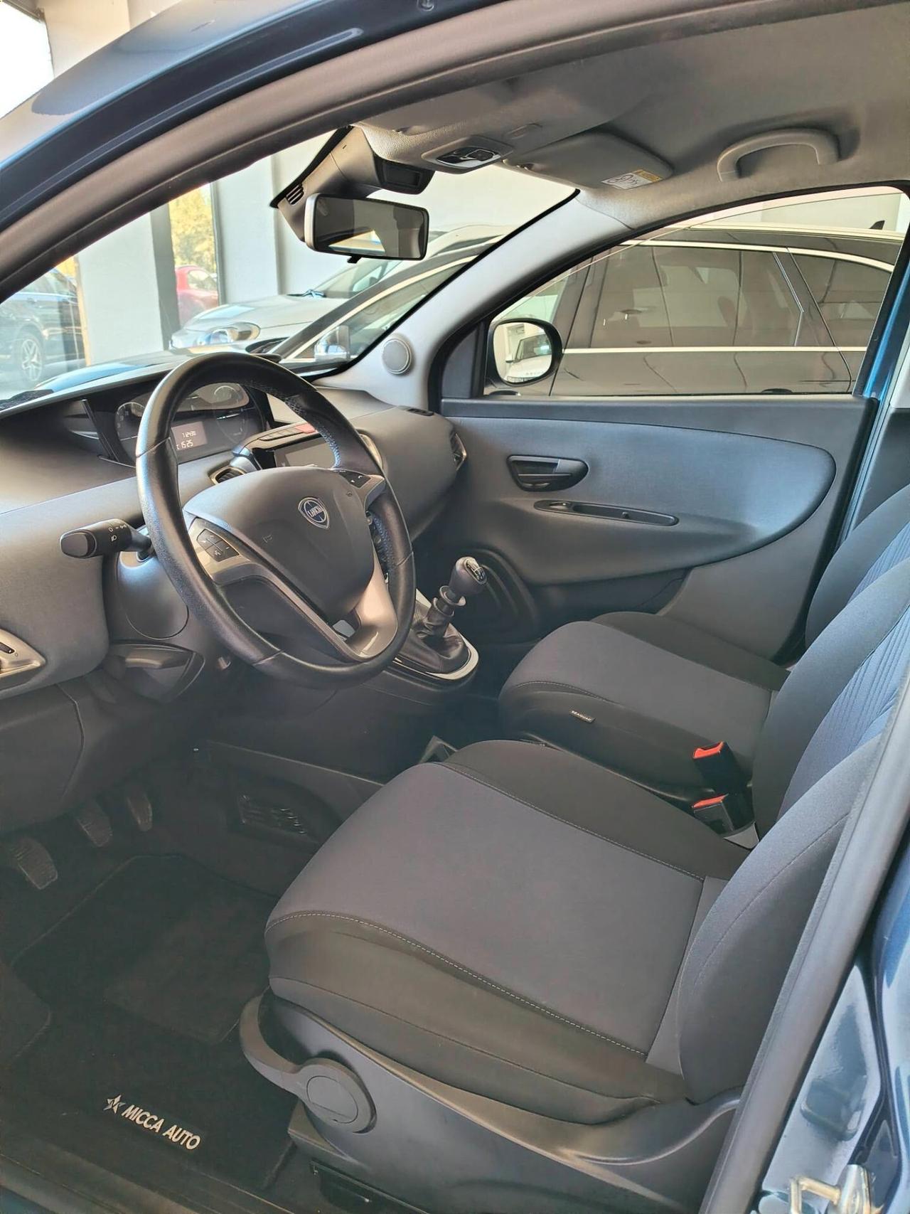 Lancia Ypsilon 1.0 FireFly 5 porte S&S Hybrid Gold