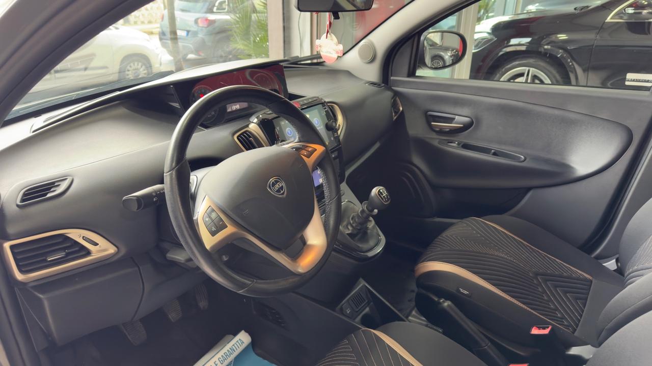 Lancia Ypsilon 1.2 69 CV 5 porte GPL Alberta Ferretti