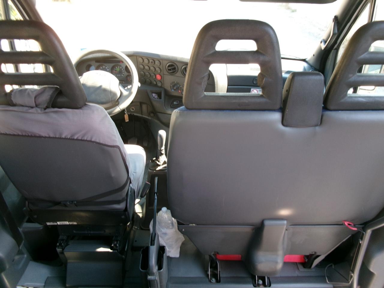 Iveco Daily 35-13 c 2.3 td 9 posti con pedana per persone disabili