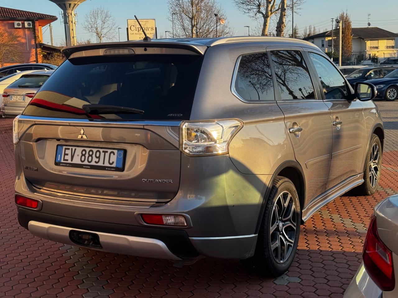 Mitsubishi Outlander 2.2 DI-D 4WD Instyle 7p. GANCIO TRAINO