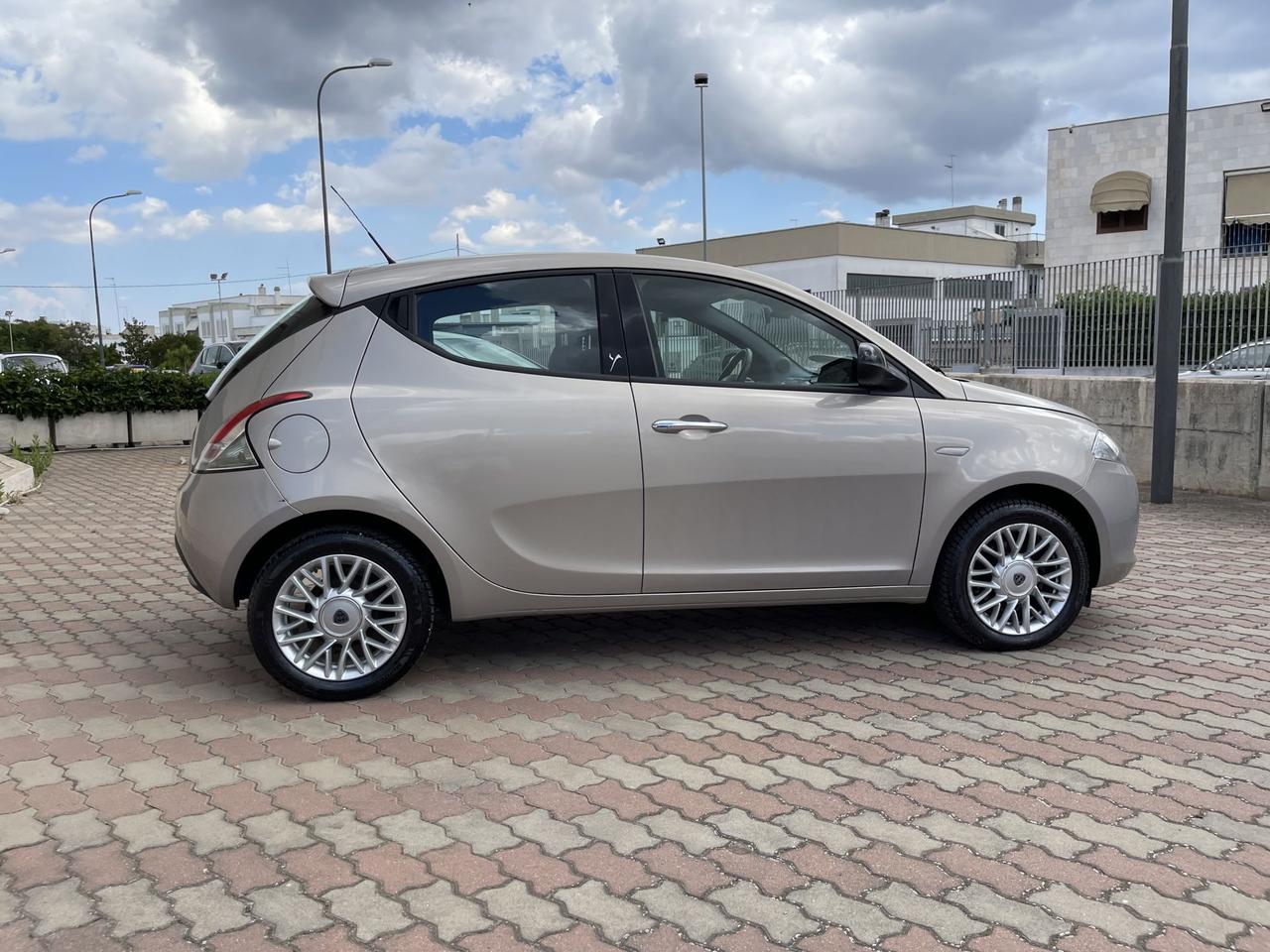 Lancia Ypsilon 1.2 69 CV 5 porte S&S Gold Cerchi "Perfetta"
