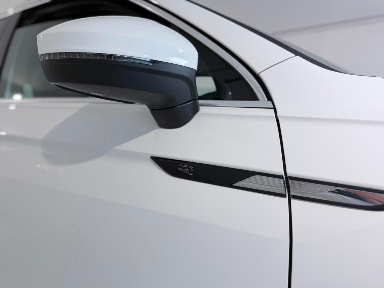 VOLKSWAGEN TIGUAN R-LINE AUTOMATICA IVA ESPOSTA