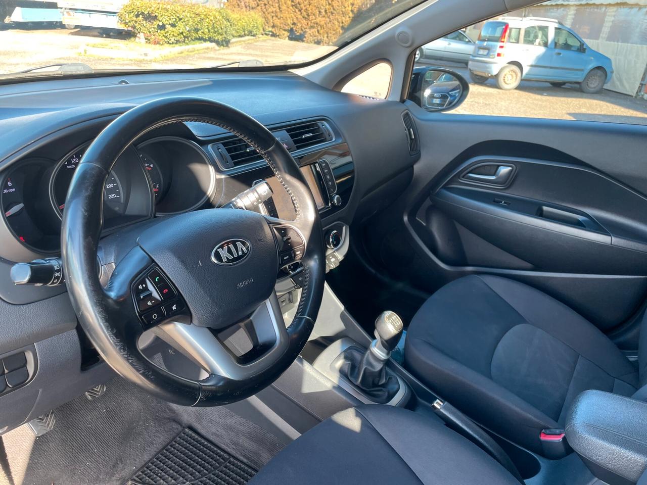 Kia Rio 1.1 CRDi 5p. Active Collection RETROCAMERA