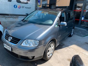 Volkswagen Touran 2.0 TDI Highline