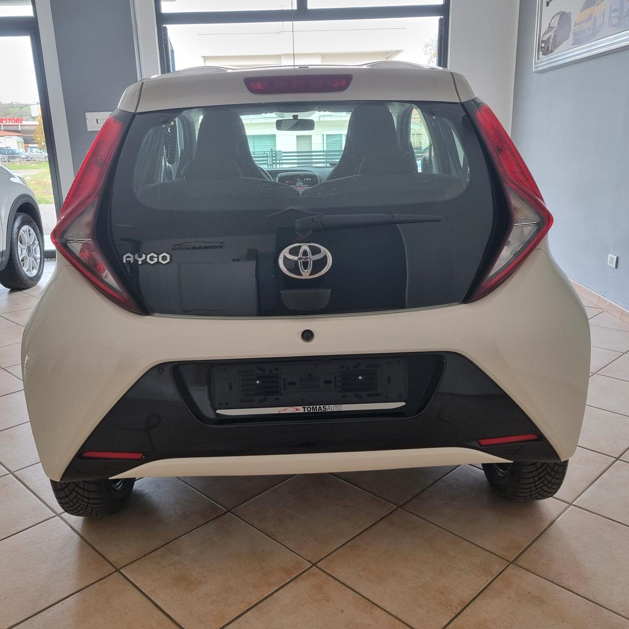 Toyota Aygo Connect 1.0 VVT-i 72 CV 5 porte x-play