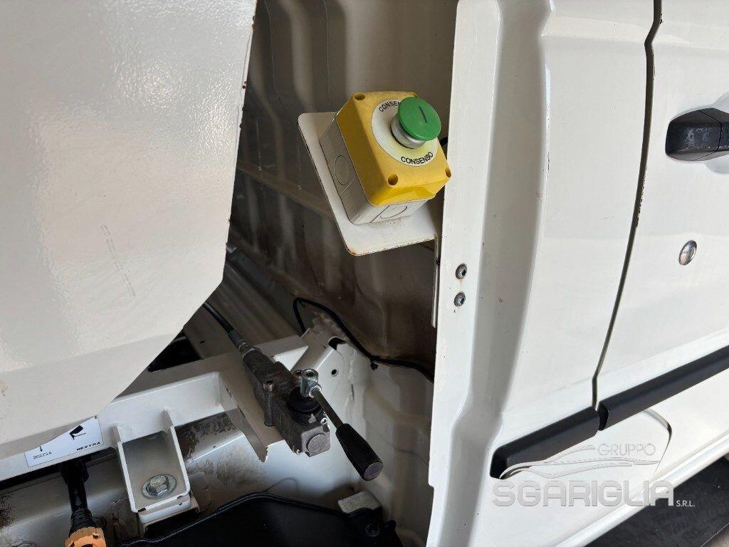 Piaggio Porter GPL Vasca Rifiuti Ribaltabile Compatta