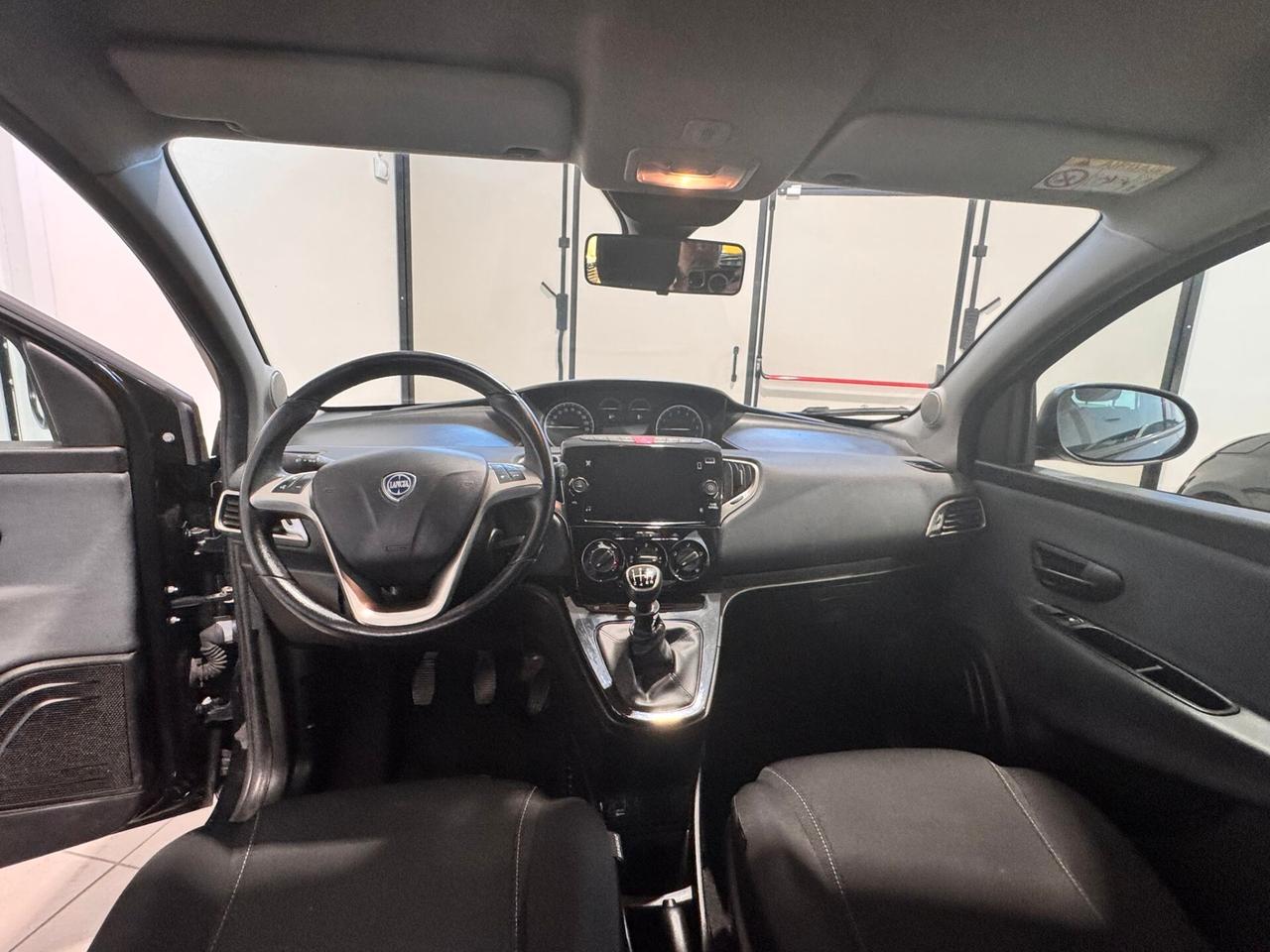 Lancia Ypsilon 1.0 FireFly 5 porte S&S Hybrid Gold