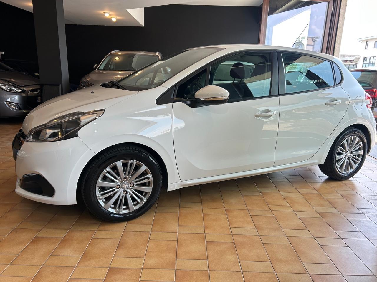Peugeot 208 - 1.2 PureTech 82 CV 119.000 KM
