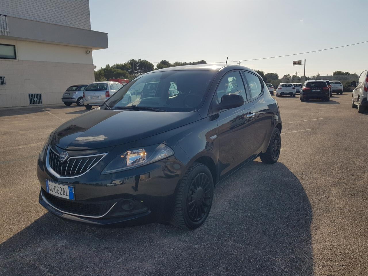 Lancia Ypsilon 1.0 FireFly 5/P Hybrid Ecochic Silver