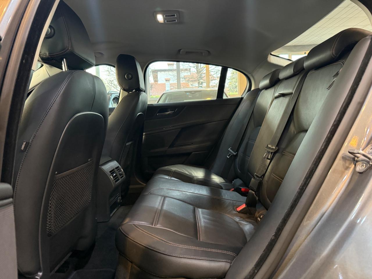 Jaguar XE 2.0 D Turbo 180CV aut. Pure Business Edition