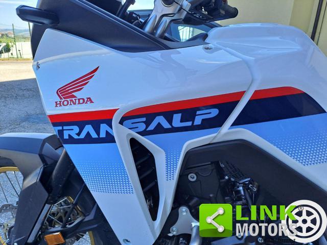 HONDA Transalp XL750 .
