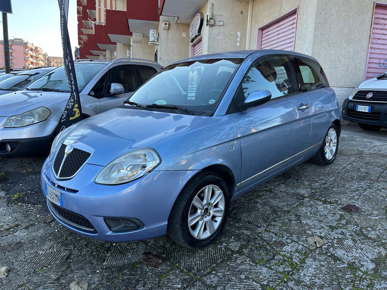 Lancia Ypsilon 1.3 MJT 75 CV Argento