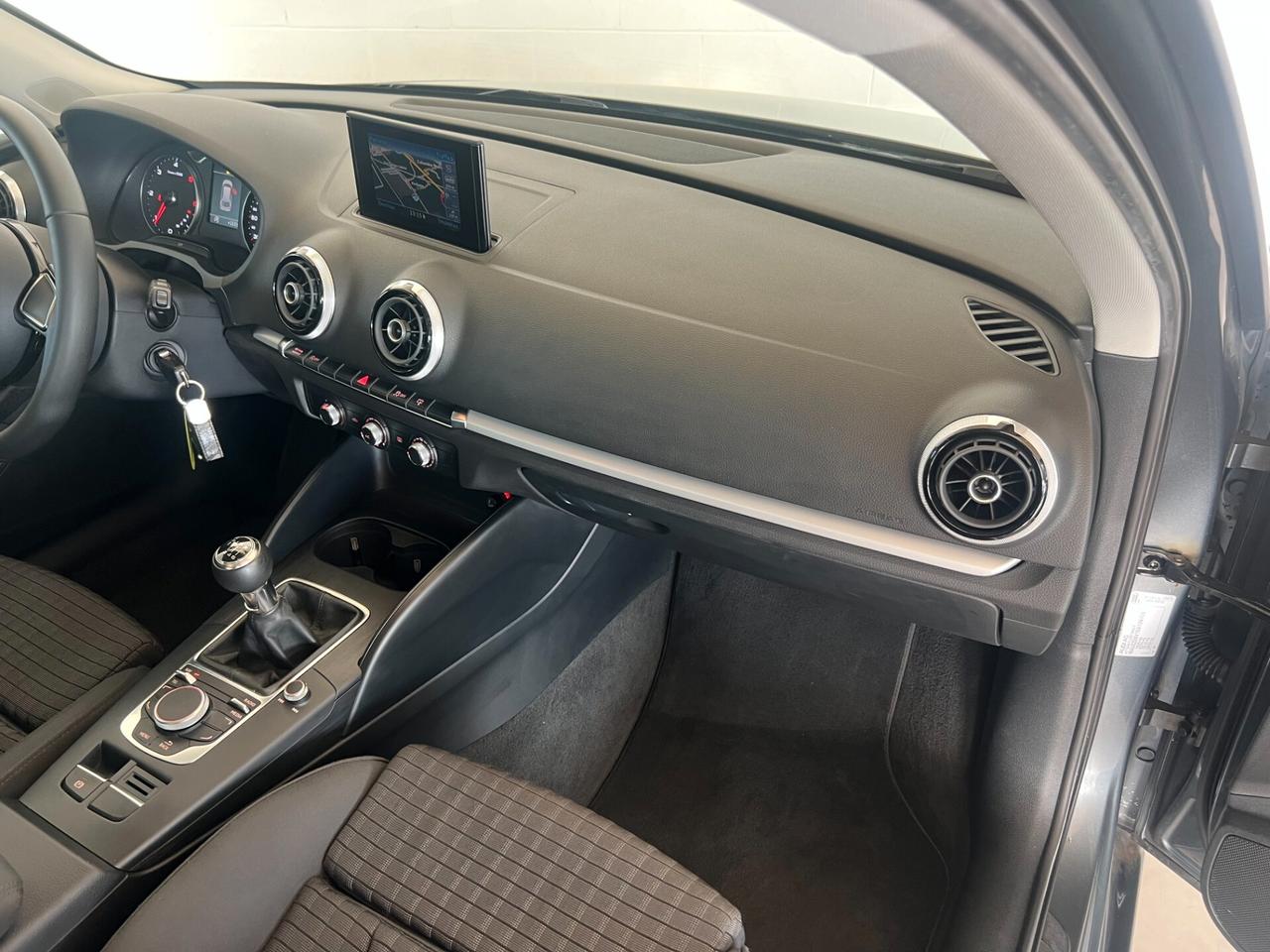 Audi A3 SPB 1.6 TDI Ambiente TUTTA TAGLIANDATA AUDI OK NEOPATENTATI