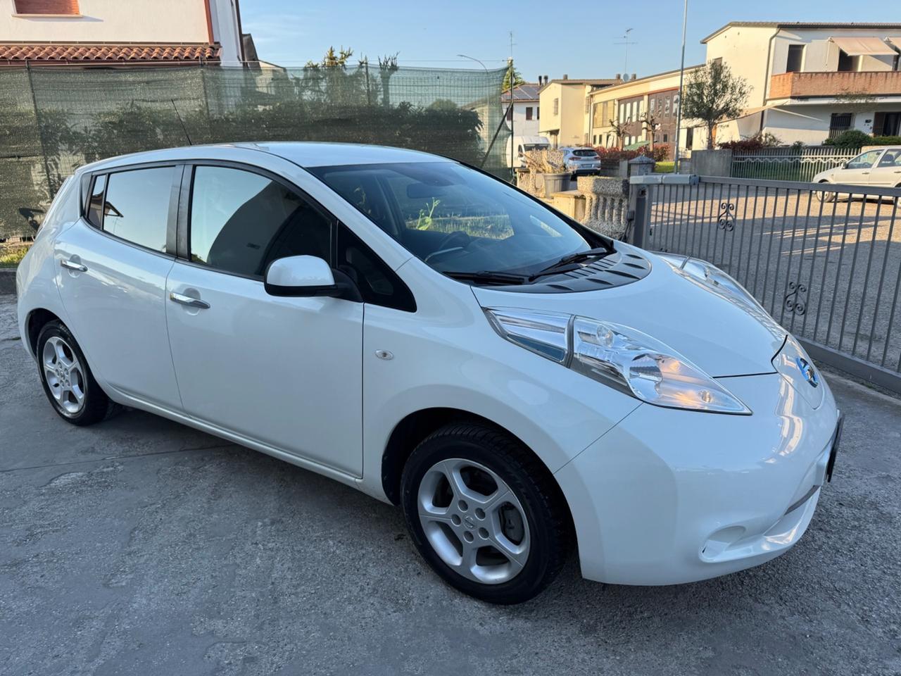 Nissan Leaf Tekna 30KWh Solar pack Spoiler 2016