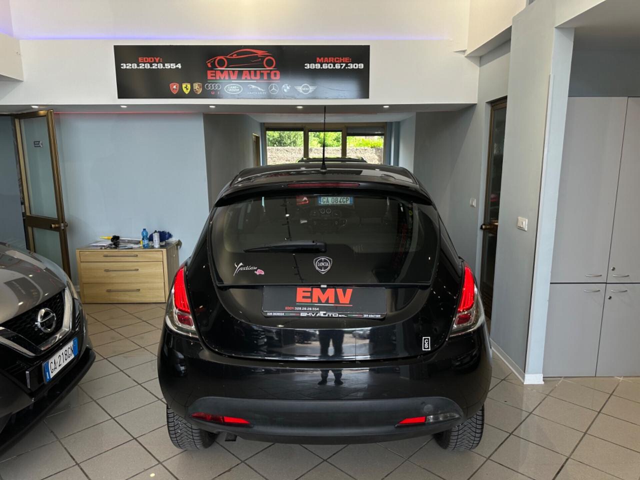 Lancia Ypsilon 0.9 TwinAir 85 CV 5 porte Metano Ecochic Silver