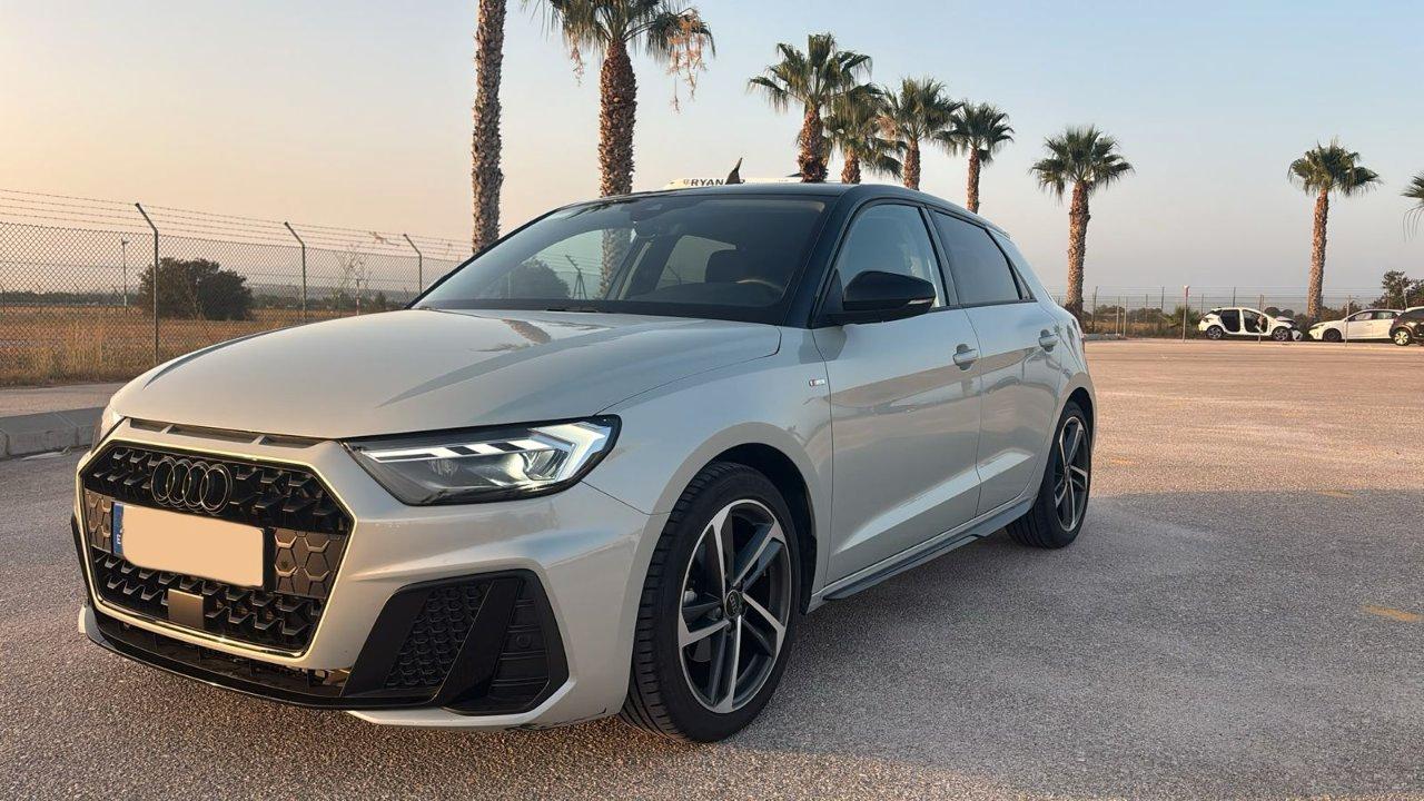 Audi A1 Sportback 30 1.0 tfsi Identity Black 116cv