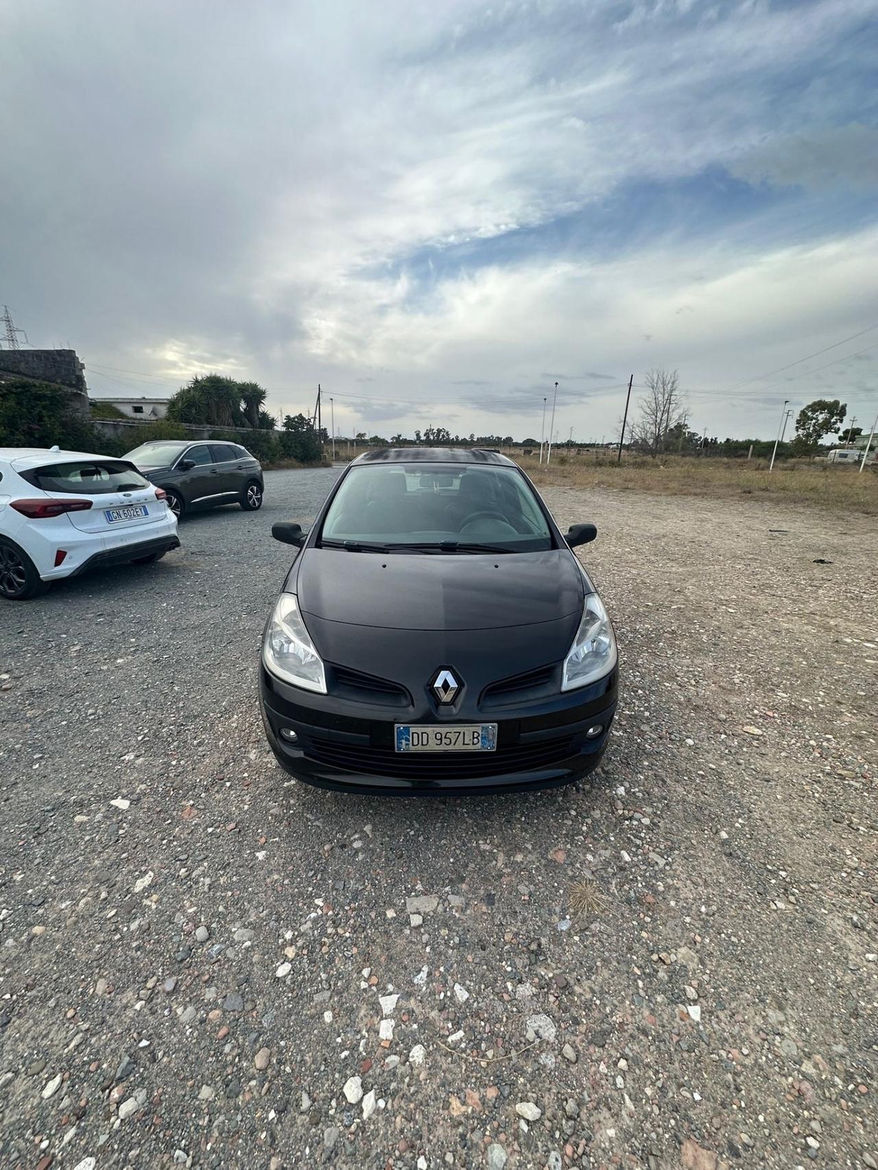 Renault Clio 1.5 Diesel- NEOPATENTATI