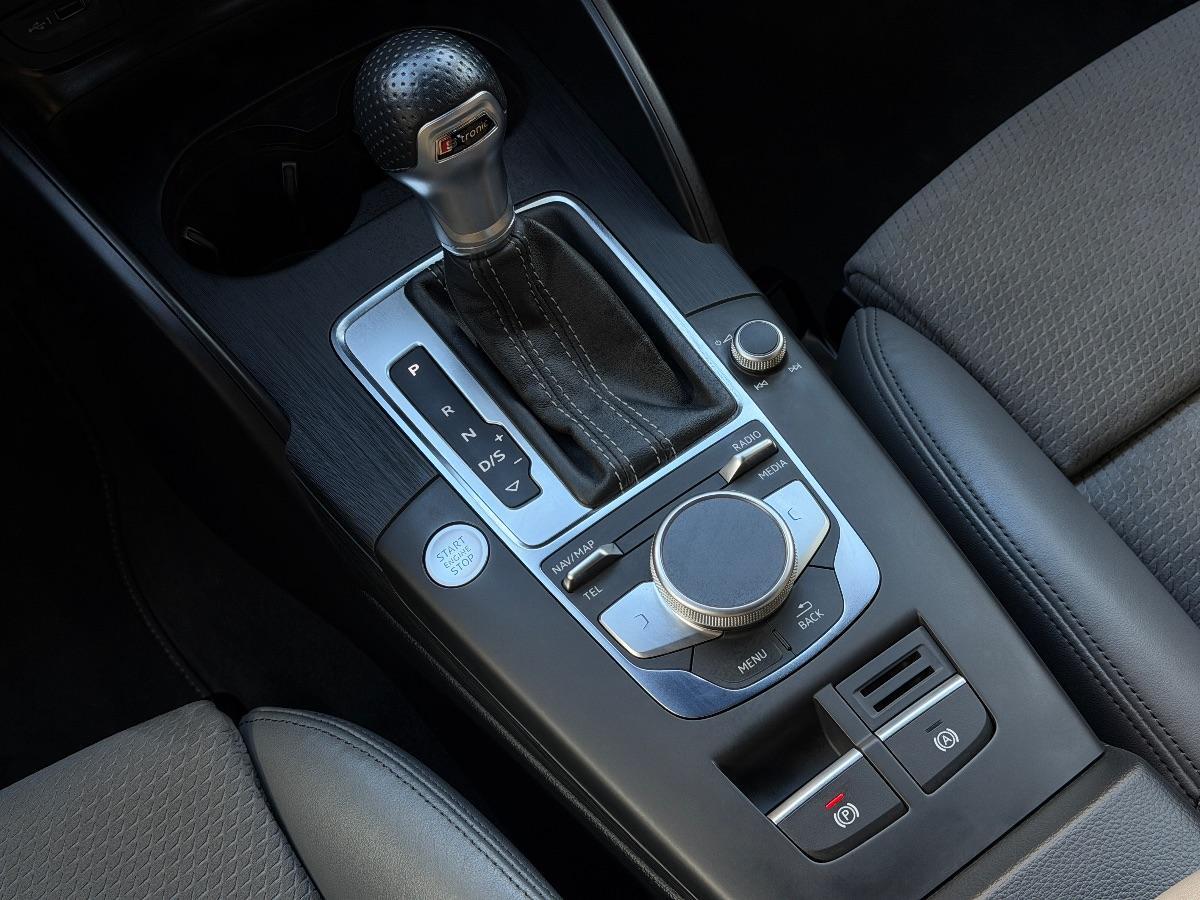 Audi A3 Sportback 35TDI S-line Identity Black 150CV