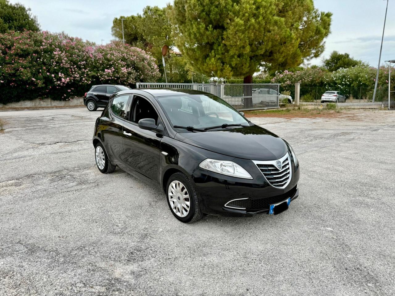 Lancia Ypsilon 1.2 benzina 5porte NEOPATENTATI