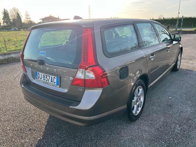 VOLVO V70 2.4 D Kinetic