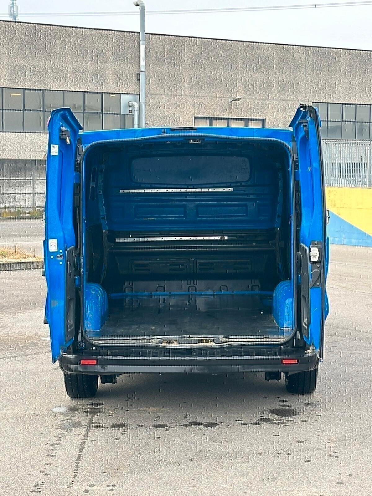 RENAULT TRAFIC ANNO 2015 PRONTO ALL'USO! SUPER PREZZO!