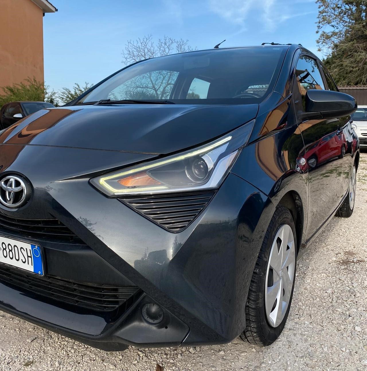 Toyota Aygo 1.0 VVT-i 69 CV 5 porte x-business