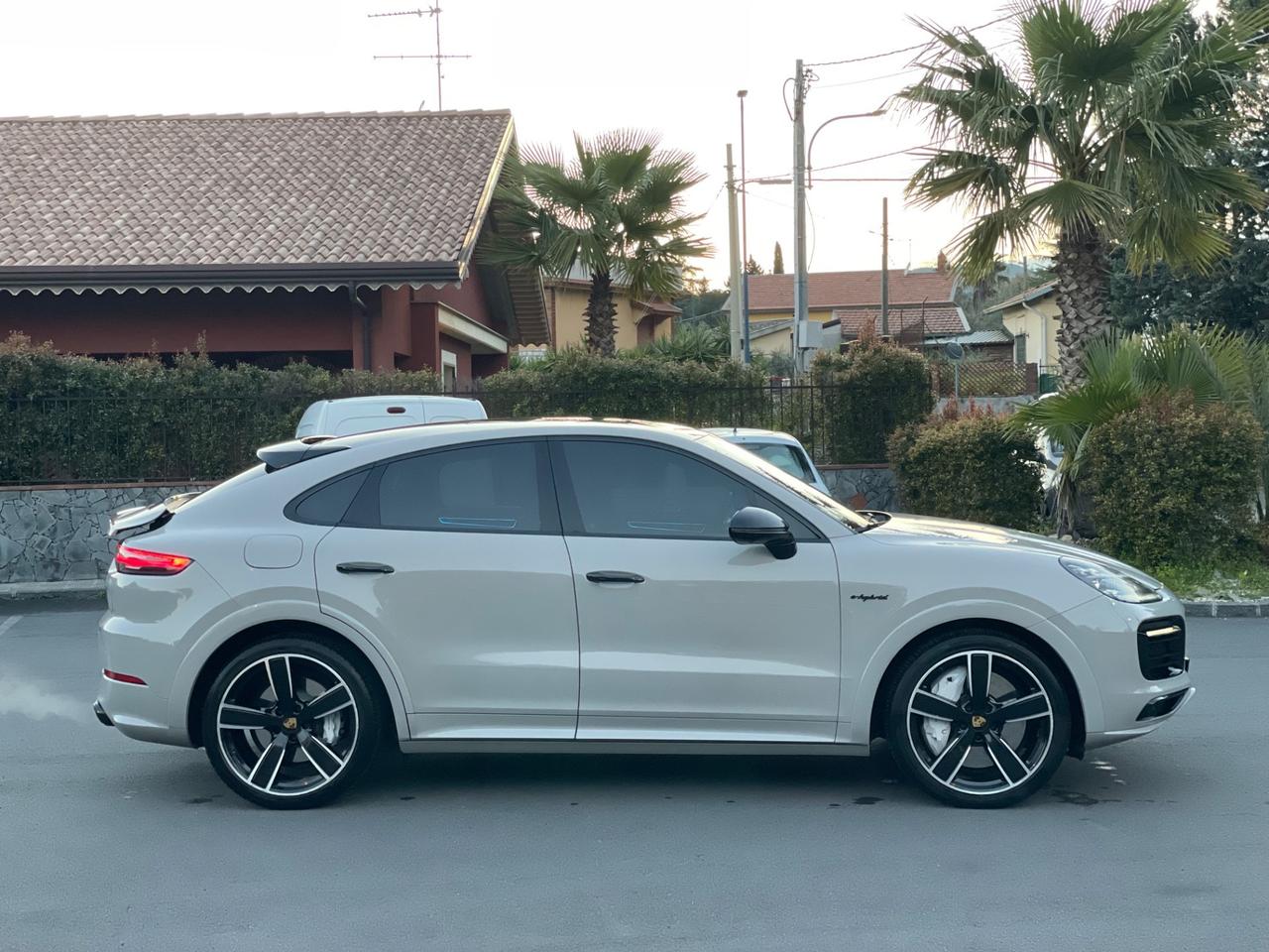 Porsche Cayenne 3.0 V6 E-Hybrid GTS