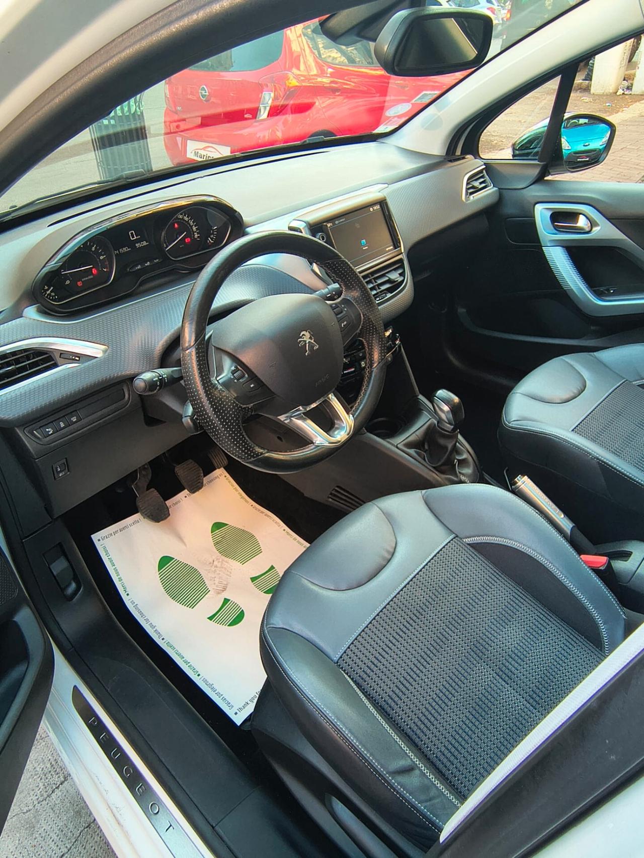 Peugeot 208 PureTech 82 5 porte Allure