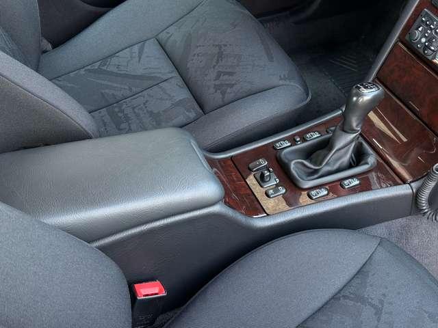 Mercedes-Benz E 200 Elegance