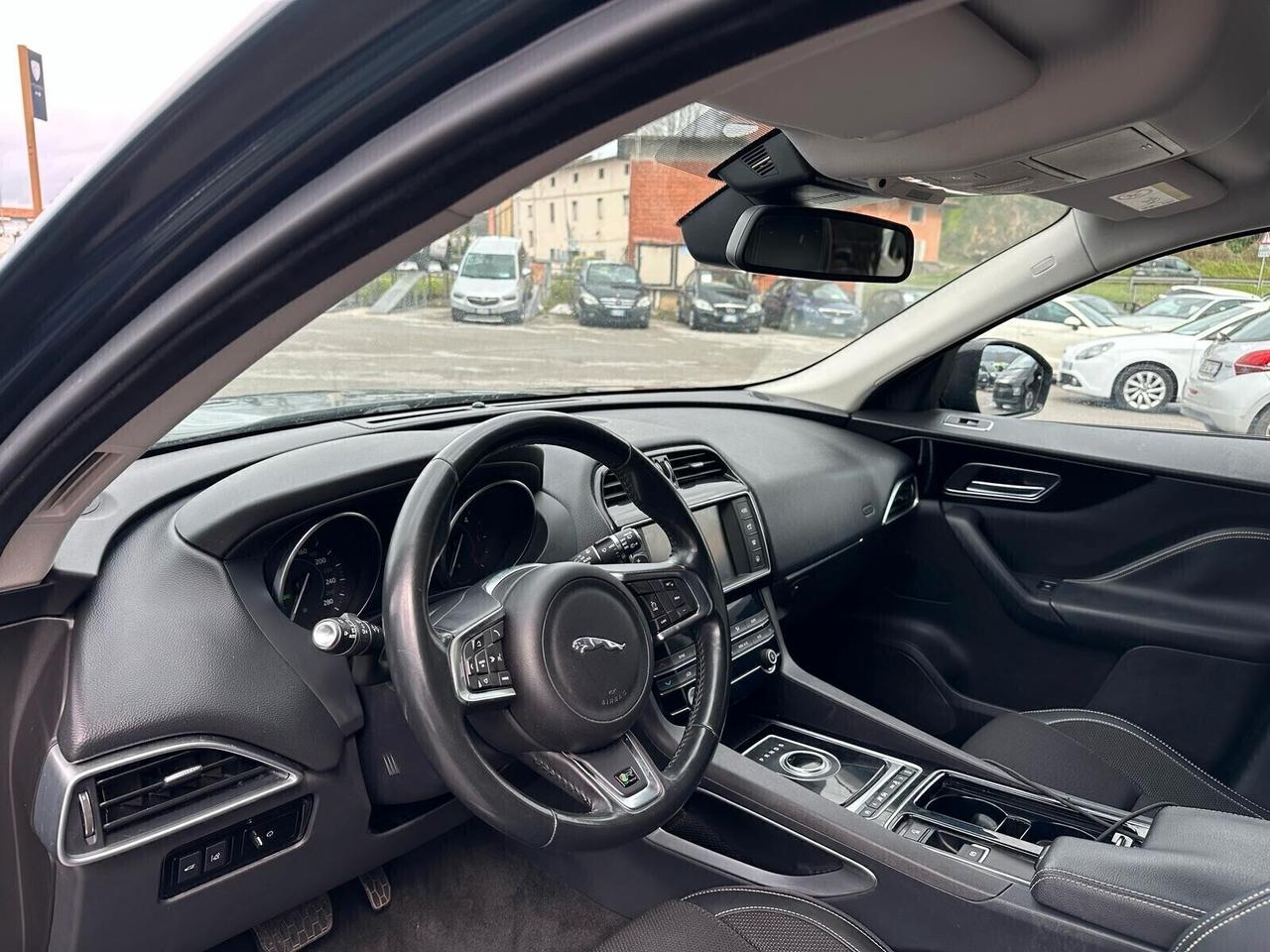 Jaguar F-Pace 2.0 D 180 CV AWD aut. R-Sport perfetta !!! Performante e parsimoniosa