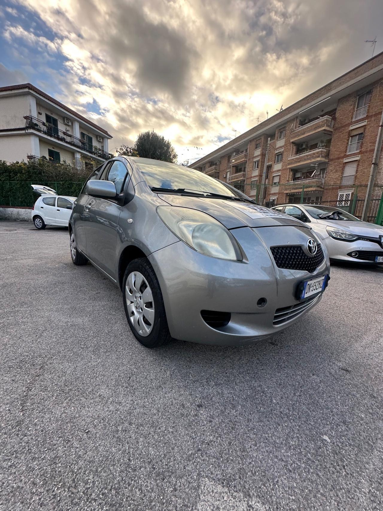Toyota Yaris 1.0 5 porte