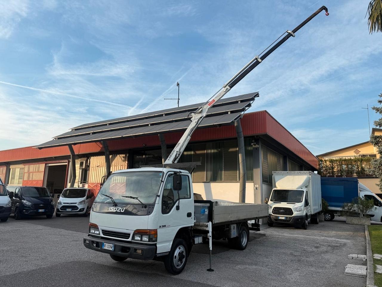 ISUZU NPR69L CON GRU BONFIGLIOLI