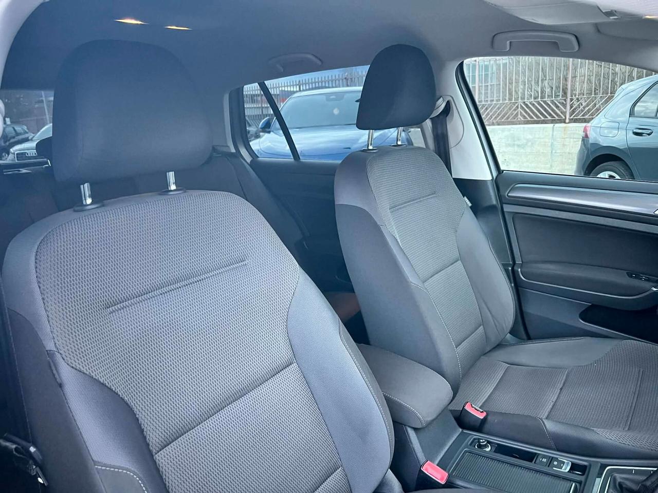 Volkswagen Golf 1.6 TDI 115 CV -CARPLAY-LED