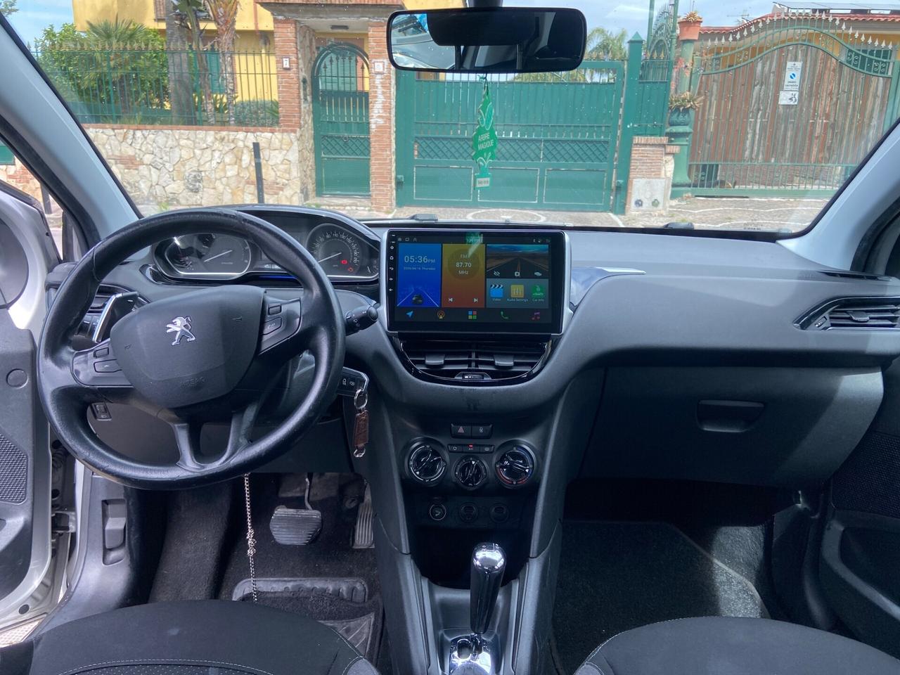 Peugeot 208 1.4 HDi 68 CV 5 porte Allure automatico