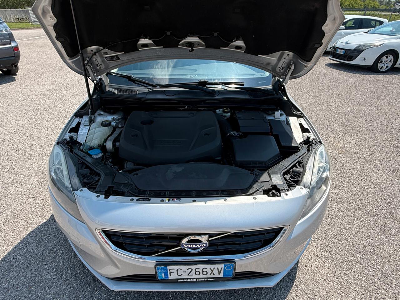 Volvo V40 D2