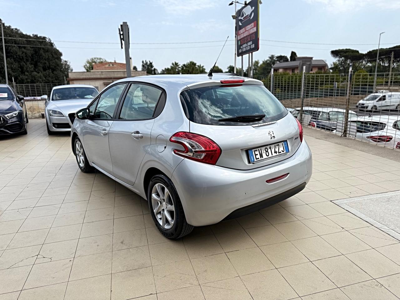 Peugeot 208 PureTech 82 5 porte Access Unico Proprietario Garanzia 12 Mesi