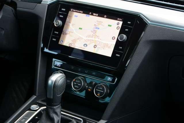 Volkswagen Passat Variant 2.0 tdi R Line 150cv dsg
