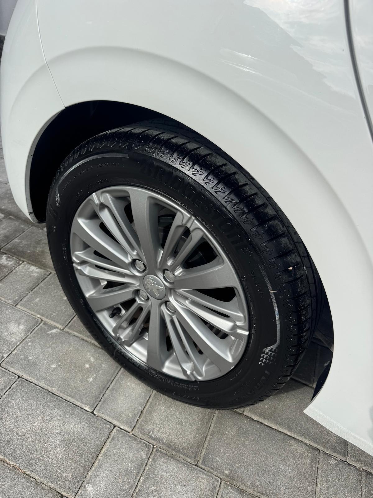 Peugeot 208 BlueHDi 75 5 porte Allure