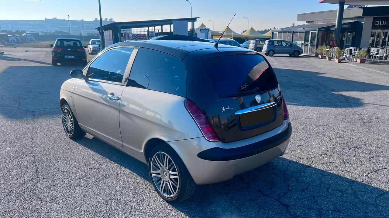 Lancia Ypsilon 1.3 MJT 75 CV Platino
