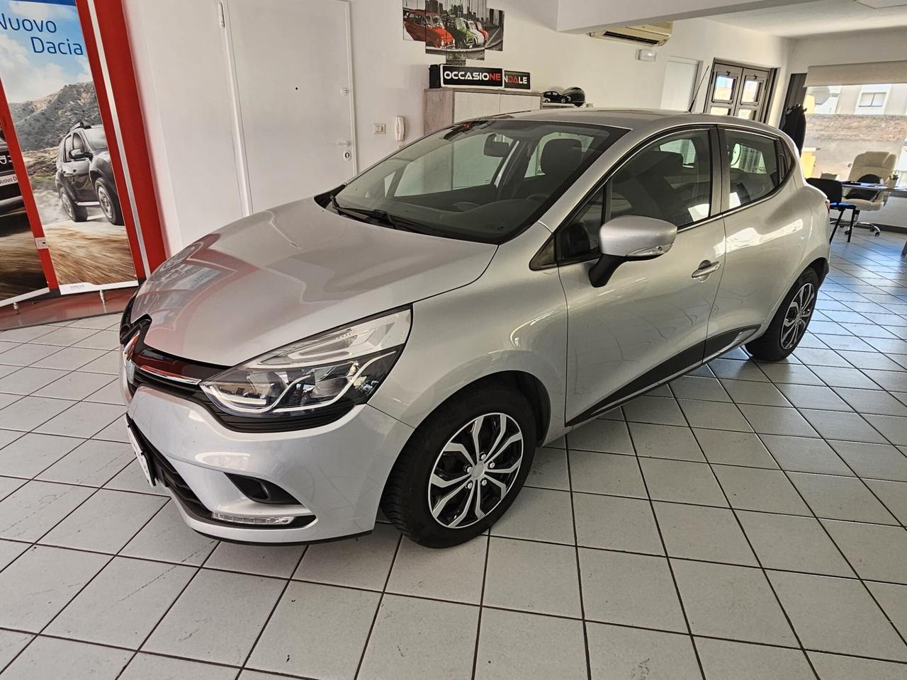 Renault Clio TCe 12V 75 CV 5 porte Moschino Intens