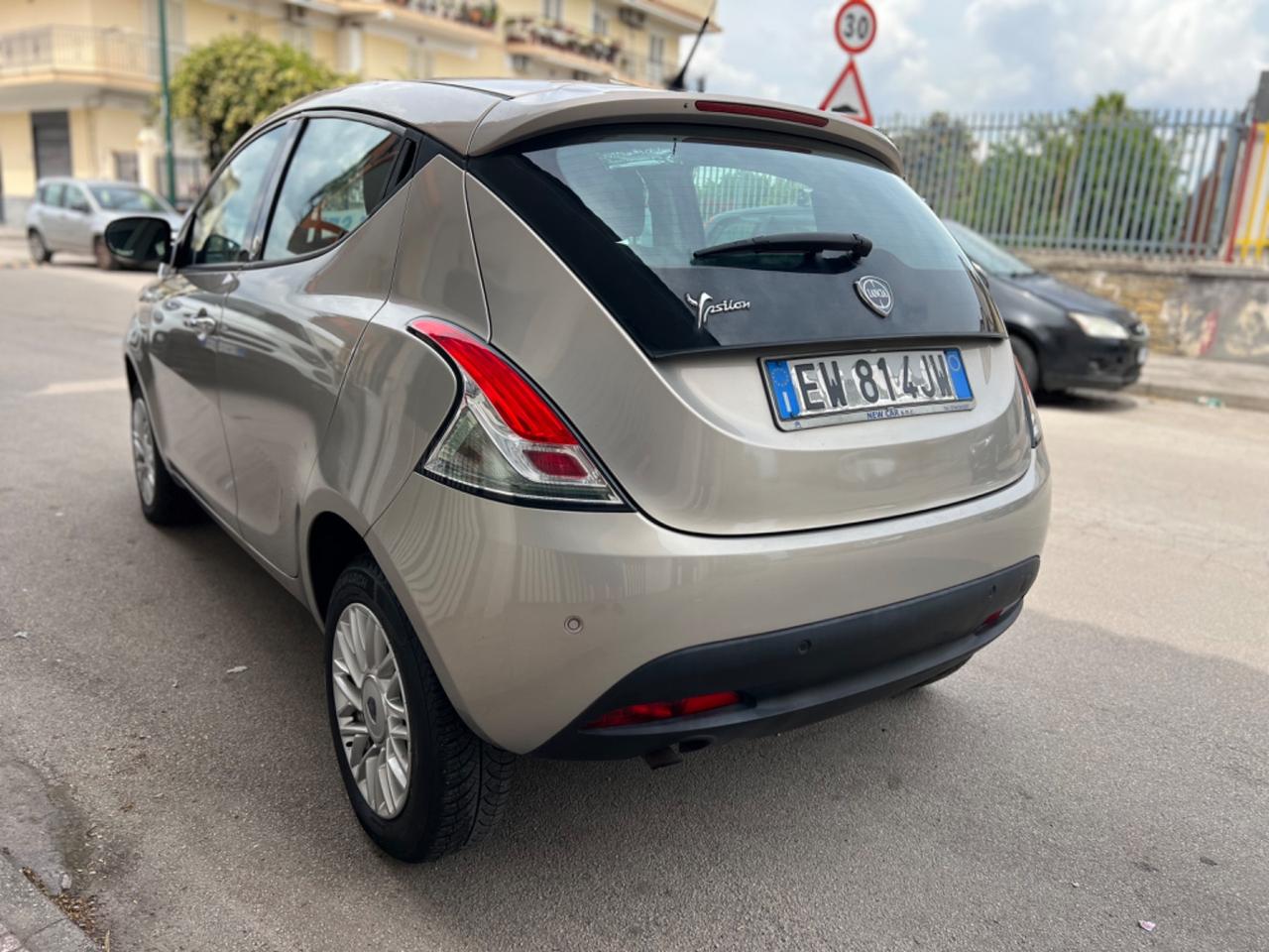 Lancia ypsilon 900 benzina/metano Anno 2015